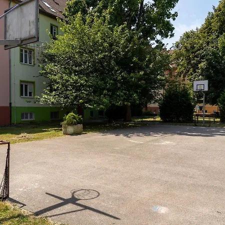 Business & Family Letna קושיצה