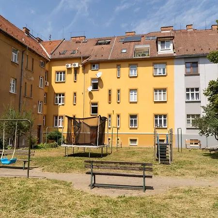 Business & Family Letna קושיצה