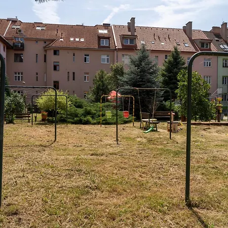 Business & Family Letna דירה