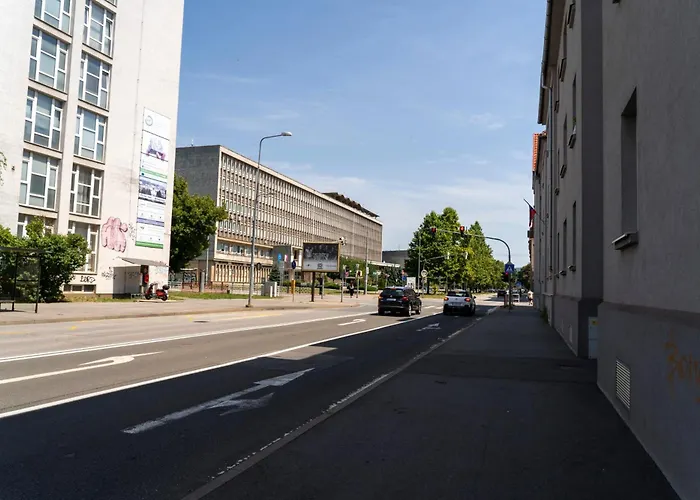 Business & Family Letna *